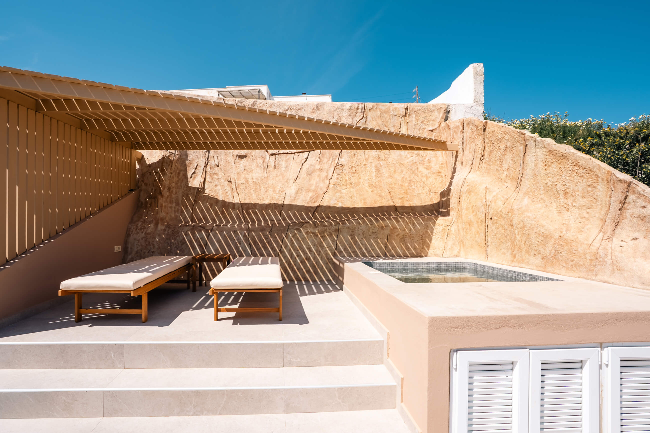 suite with balcony